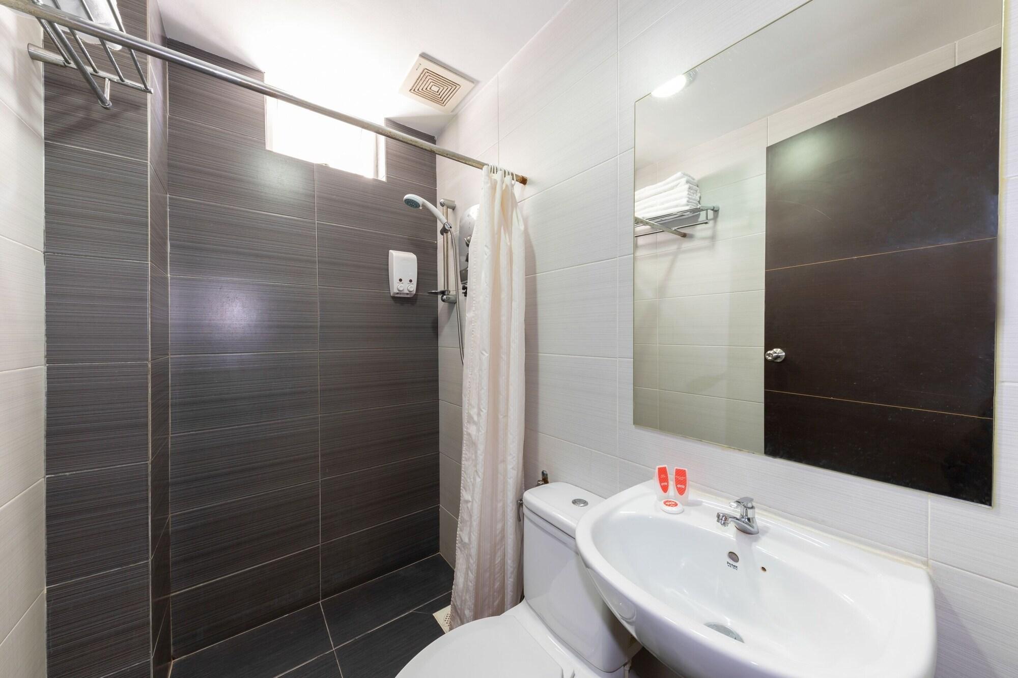 Oyo 430 Oak Valley Boutique Hotel Johor Bahru Buitenkant foto